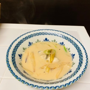 牡蠣と長ねぎのシンプル豆乳鍋